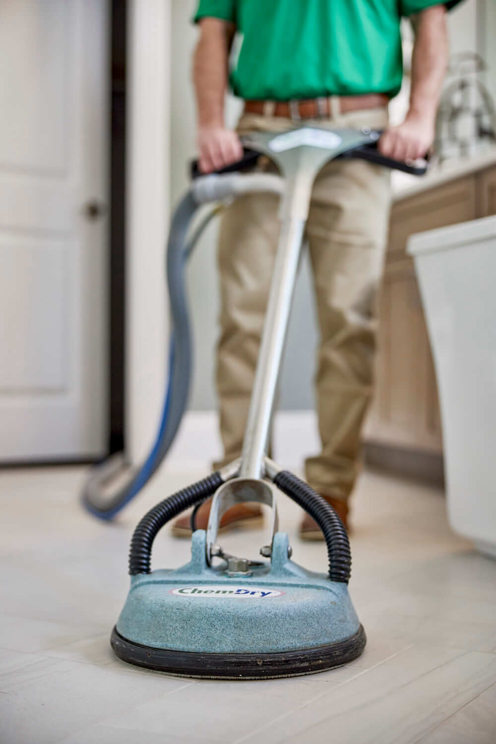 2021-10Chem-Dry-018 chem-dry technician cleaning tile in Owasso ok